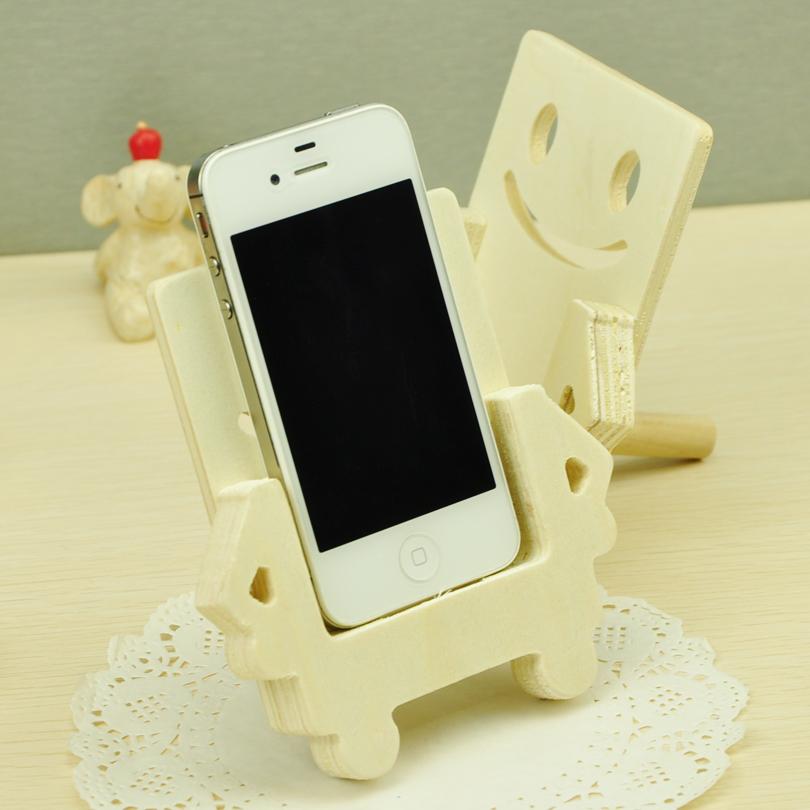 创意笑脸木质手机座 点亮iPhone 4/4s的复古萌趣生活